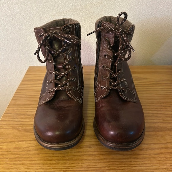 Taos Footwear Dark Brown Lace-Up Boots - Picture 1 of 9